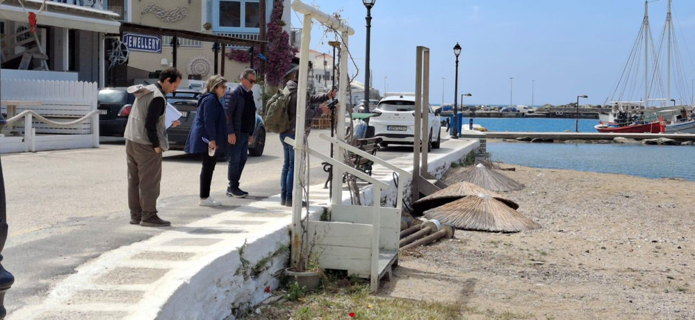 Άndros-plakostrosi-ston-paraliako-dromo