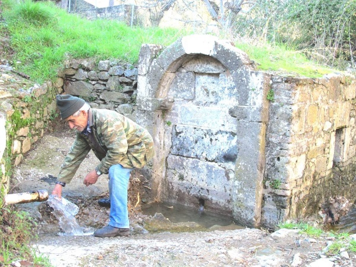Άγγιξαν τις 48 ίντσες τα νερά στη Θερμή “Έτρεξε ξανά  η βρύση στο «Πέρα”