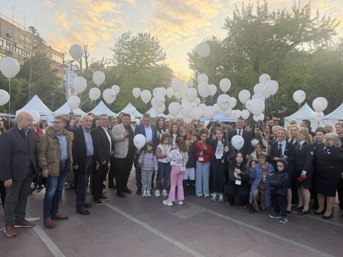 Άνοιξε η αυλαία για το «Μαζί Μια Αγκαλιά» στη Λάρισα με πλήθος τοπικών φορέων: « Μιλάμε για πρόληψη, αλληλεγγύη και συμπερίληψη»(φώτο – βίντεο)