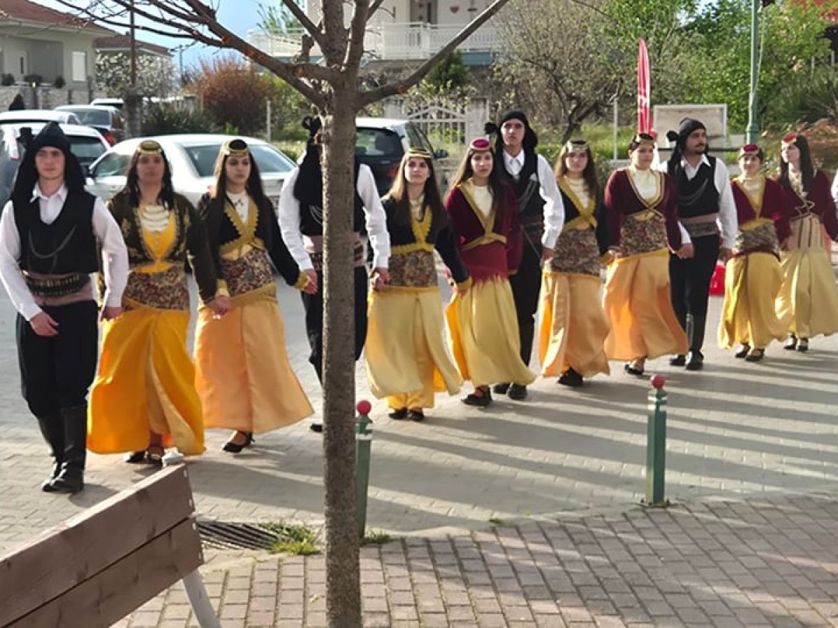 Άρδασσα Εορδαίας: Αναβίωσε το ποντιακό έθιμο «Κοτσαγκέλ’» – «Ούλ’ εντάμαν» στη γιορτή της Αγάπης