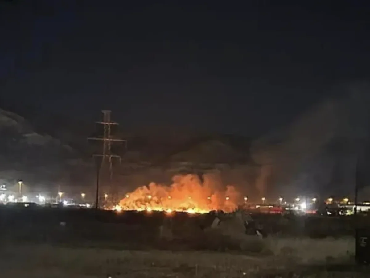 «Άβατο» η Νέα Ζωή Ασπροπύργου – Επιθέσεις, τοξικές φωτιές, κάτοικοι όμηροι μέσα στα σπίτια τους