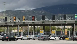 Αdiazi-i-poli-gemizoun-ta