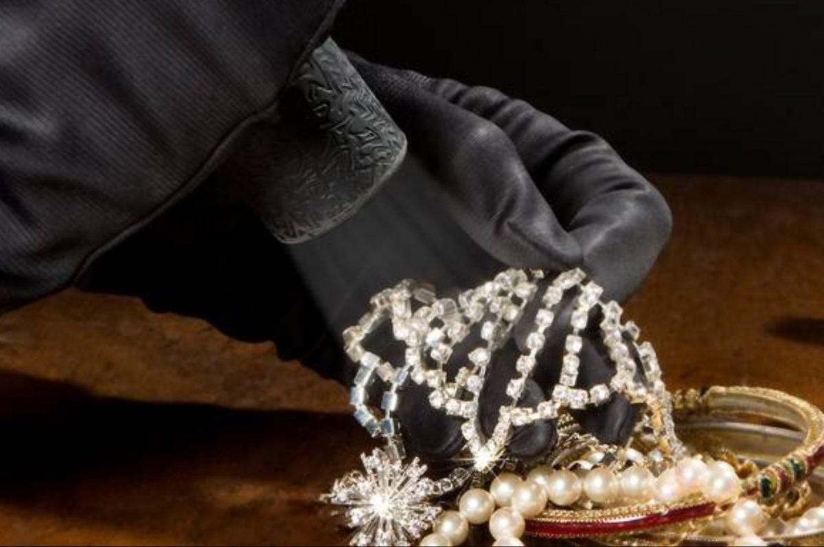 Αdistakti-roma-Άrpazan-apo-chrimata