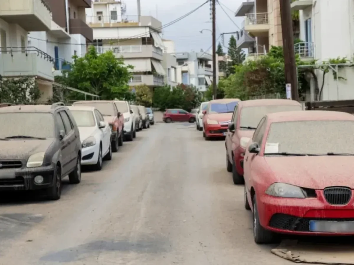 Αφρικανική σκόνη και λασποβροχές «πνίγουν» την Αττική: Πότε θα καθαρίσει η ατμόσφαιρα