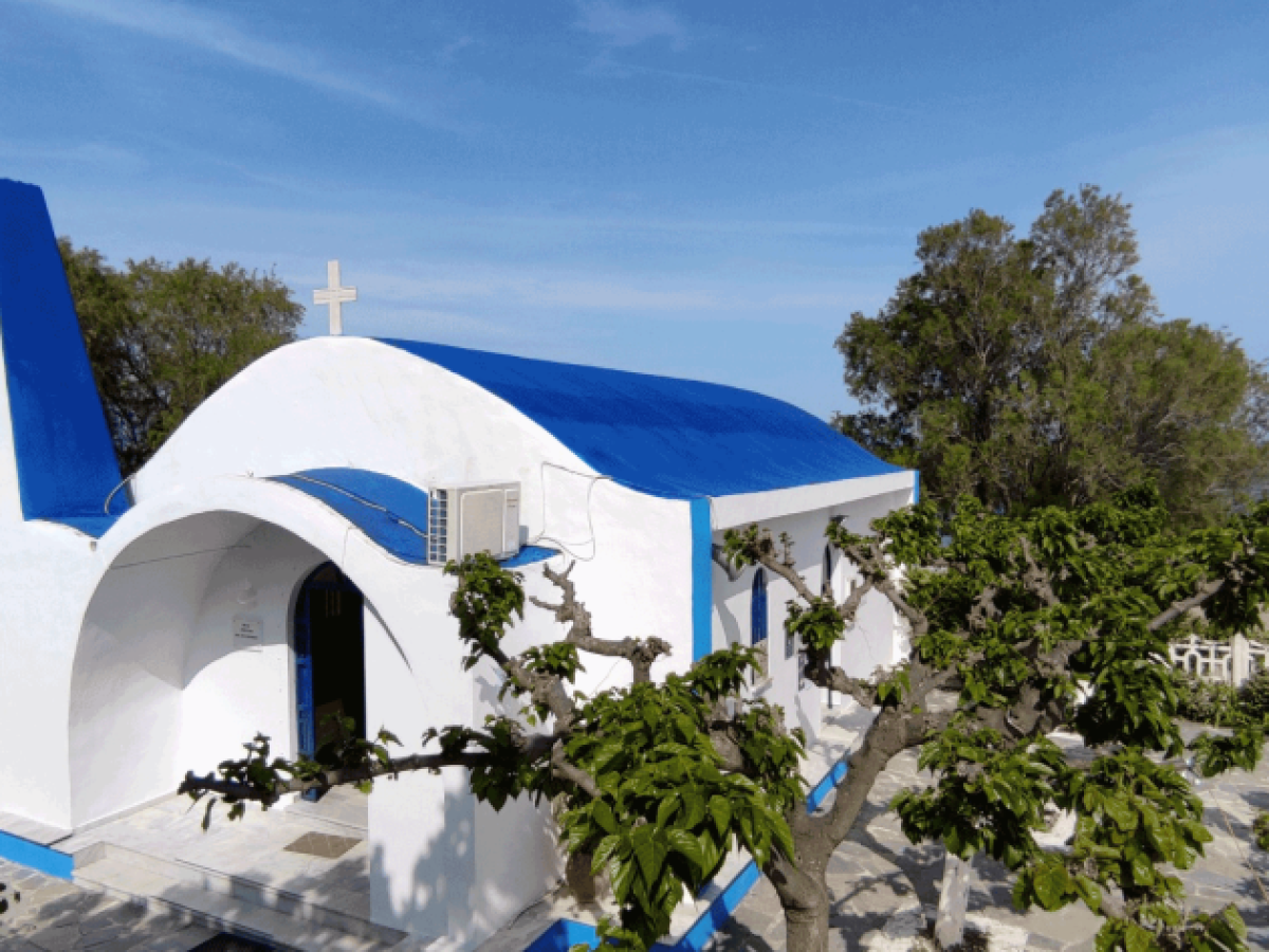 Αγία Κυριακή: Η ιστορία της μικρής εκκλησίας στην παραλία της Νέας Μάκρης