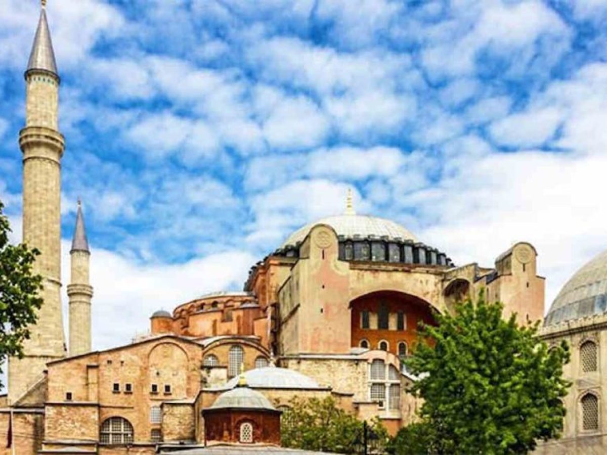 Αγία Σοφία: Συνελήφθησαν δύο Έλληνες τουρίστες στην Κωνσταντινούπολη μετά από ανάρτηση σημαίας