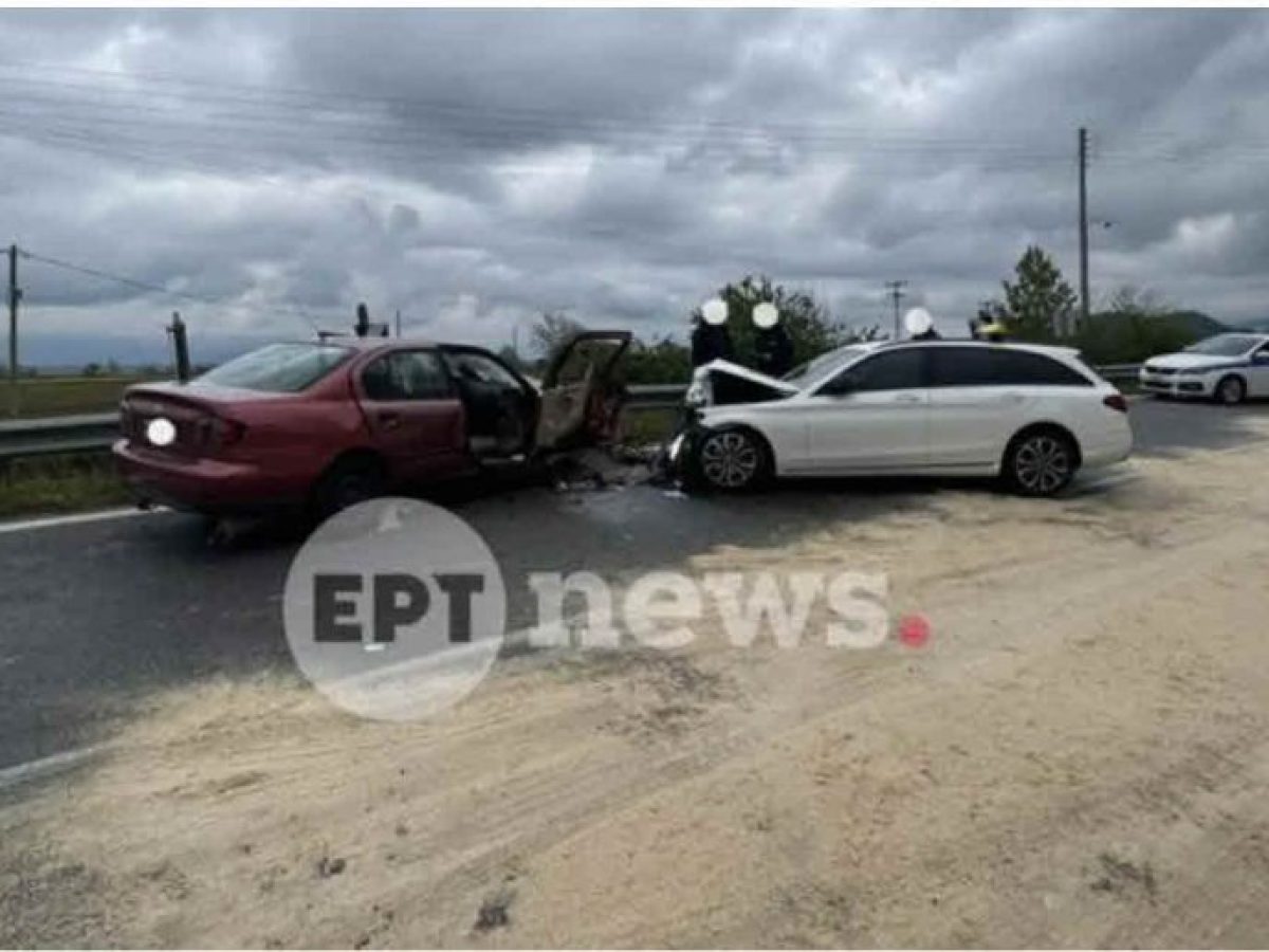 Αγκαλιά στο μπροστινό κάθισμα είχε η μητέρα το 3χρονο παιδί που έχασε τη ζωή του