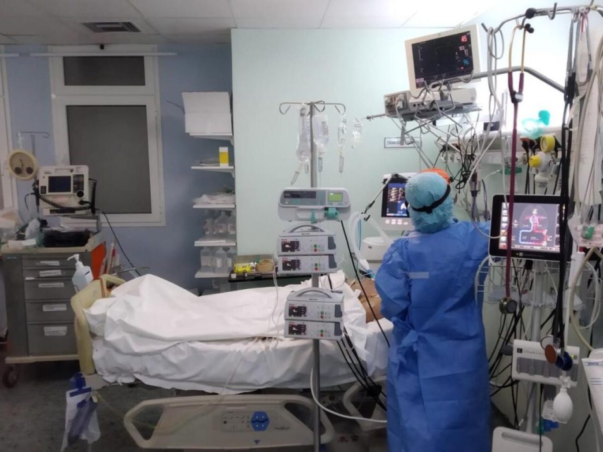 Αγωνία στα Τρίκαλα για τον 19χρονο φοιτητή: Μάχη στη ΜΕΘ με τη μηνιγγίτιδα