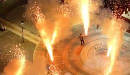 Αgrinio-i-platia-dimokratias-flegete