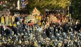 Αgrinio-i-sigklonistiki-sinantisi-ton