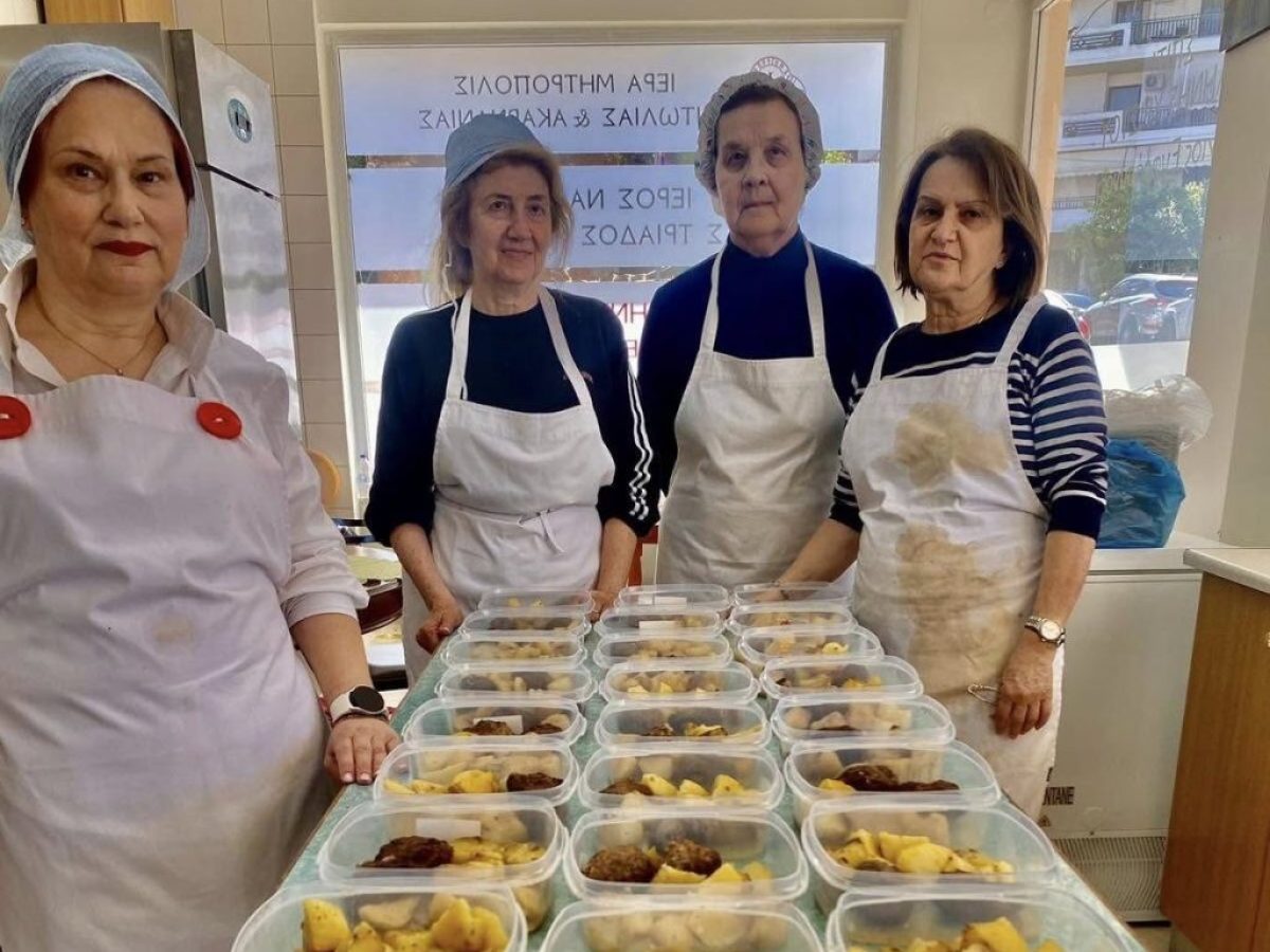 Αγρίνιο: Πιστές στην προσφορά οι εθελόντριες στα συσσίτια της Αγίας Τριάδας, συνεχίζουν το έργο τους