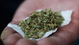 Αgrinio-Άndras-sinelifthi-gia-katochi-1