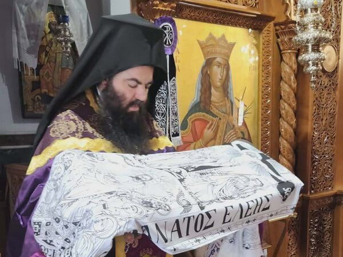 Ακολουθία της Αποκαθήλωσης στον Ιερό Ναό Αγίου Κωνσταντίνου Μοσχάτου (εικόνες)