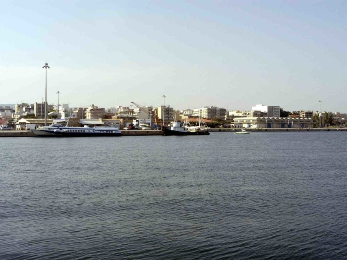 Αλεξανδρούπολη: «Χτύπημα» σε κύκλωμα παράνομης αλιείας – 16.000 αχινοί και 5 συλλήψεις στο λιμάνι