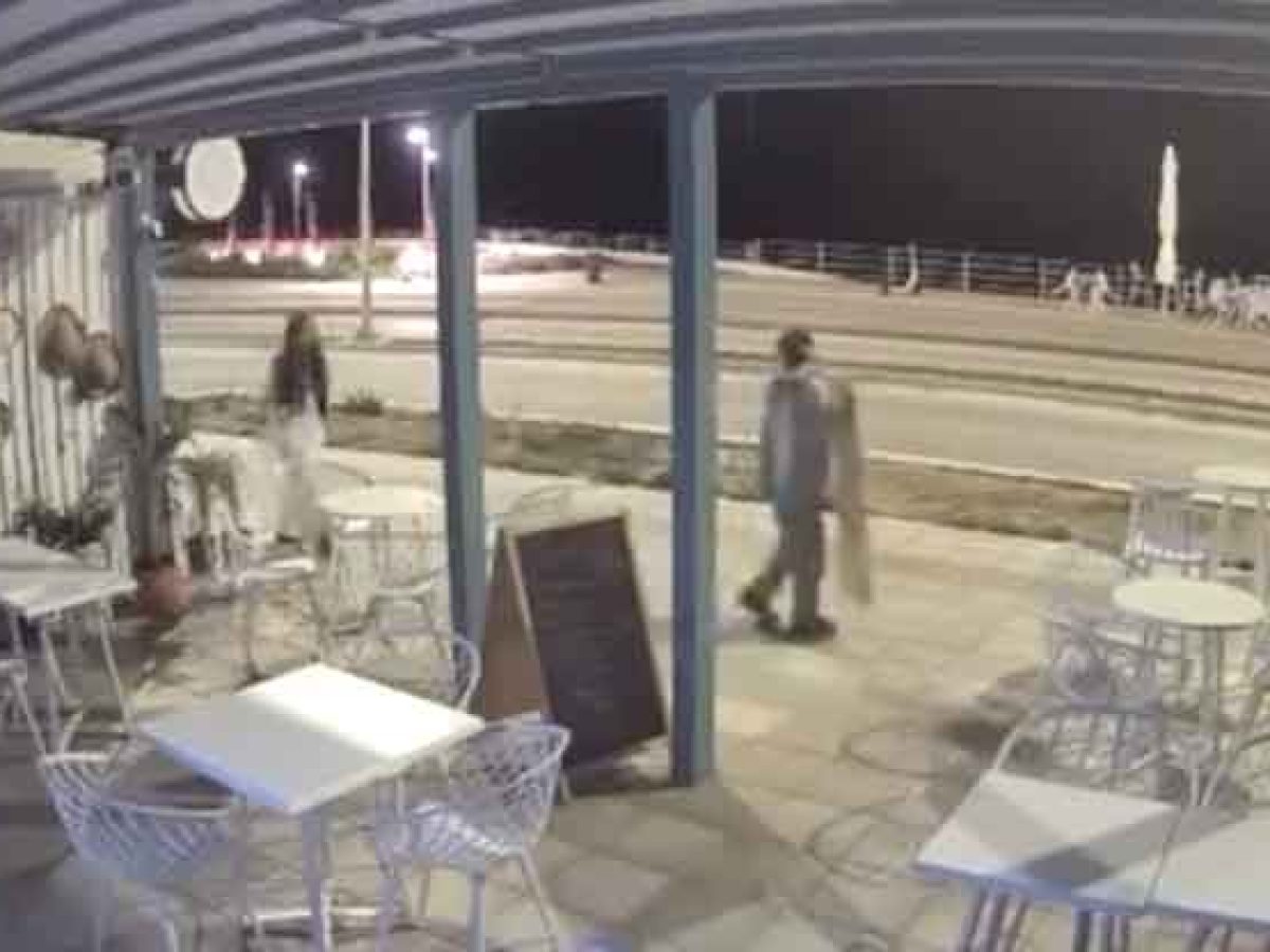 Αλεξανδρούπολη : Νεαρές κοπέλες έκλεψαν καθρέφτη από παραλιακό κατάστημα – Τις κατέγραψε η κάμερα