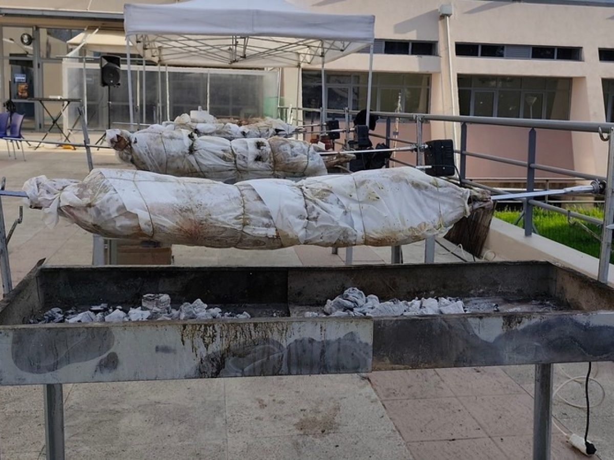 Αλεξανδρούπολη: Σούβλες στο κολυμβητήριο για αθλητές, μέλη εθνικών ομάδων και κόσμο απ’ το Δήμο Αλεξανδρούπολης