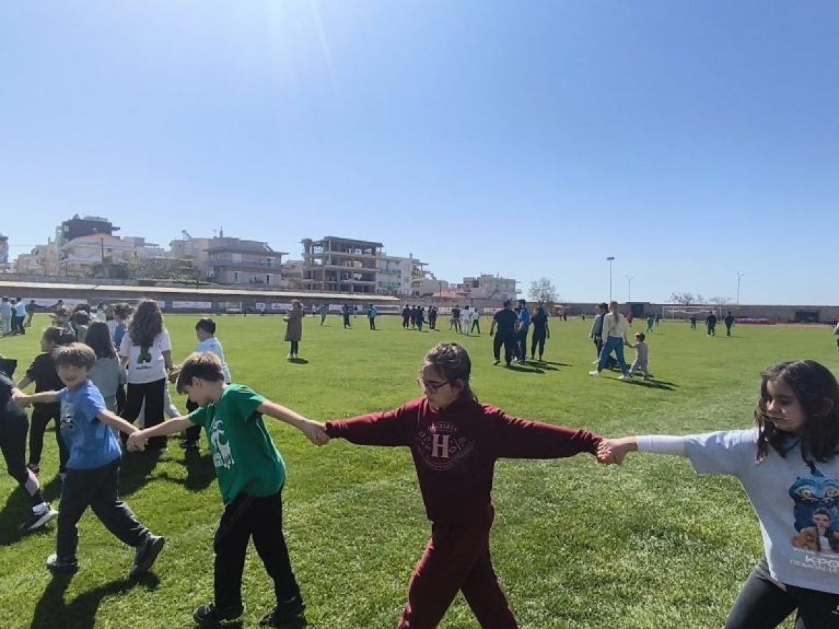 Αλεξανδρούπολη: «Αλυσίδα φιλίας» και μηνύματα συμπερίληψης από παιδιά δημοτικών σχολείων και του Συλλόγου Ατόμων με Αυτισμό