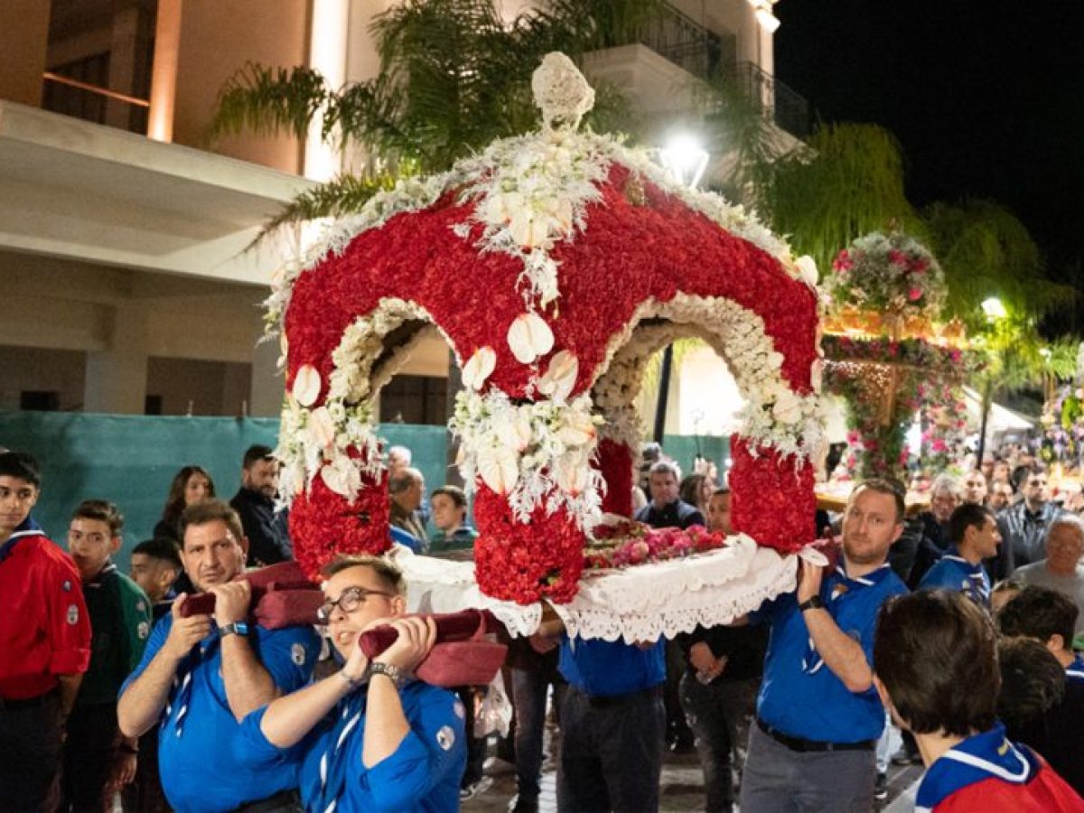 Αναδρομή στην περιφορά Επιταφίων στο Αργοστόλι