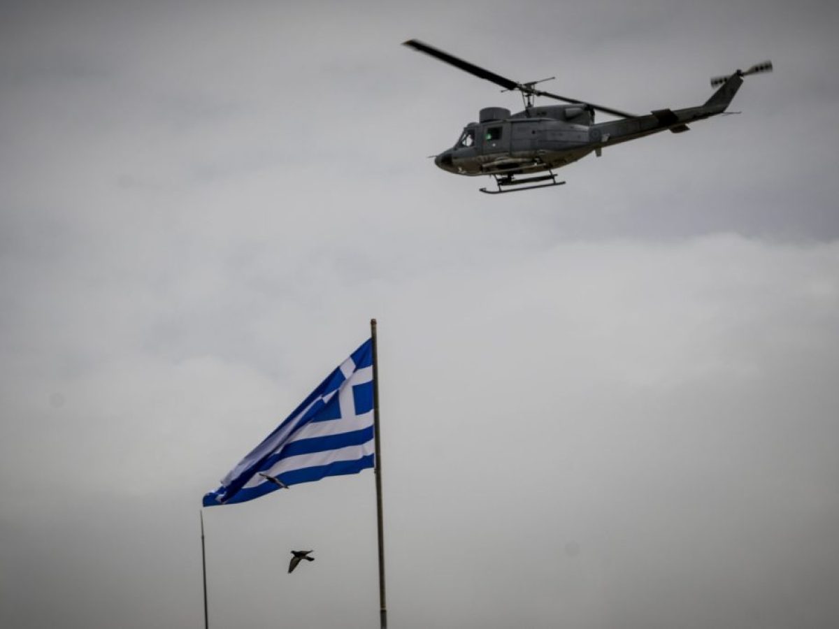 Αναγκαστική προσγείωση στρατιωτικού ελικοπτέρου στο Καστέλι της Κρήτης – Καλά στην υγεία του το πλήρωμα