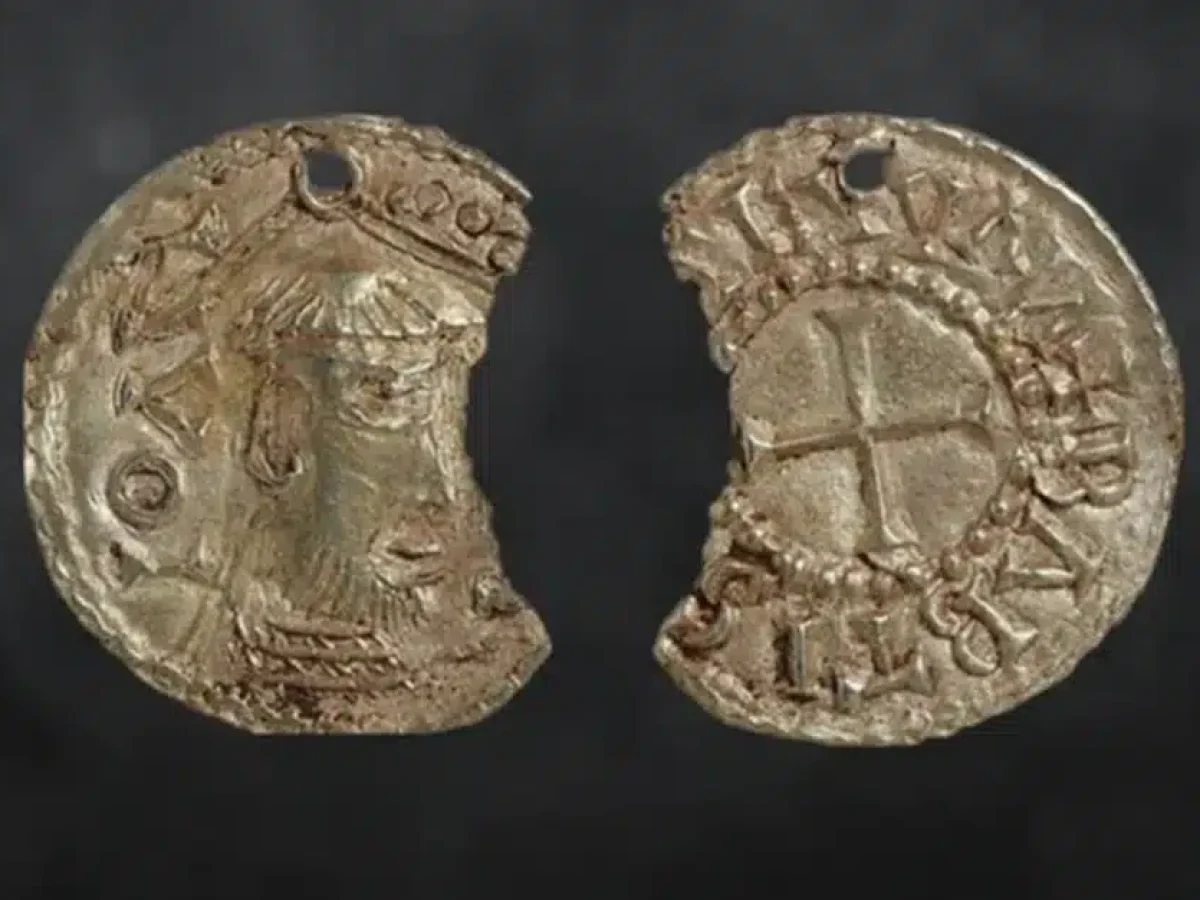 Ανακάλυψη-έκπληξη στη Βρετανία: Σπάνιο νόμισμα 1.200 ετών συνδέει τους Βίκινγκς με τον Χριστιανισμό