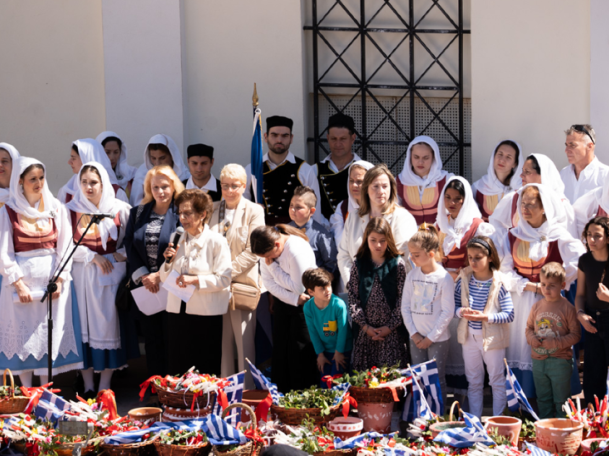 «Ανάστα ο Θεός» στην Πλατεία Καμπάνας – Το Λύκειο Ελληνίδων Αργοστολίου συνεχίζει την παράδοση