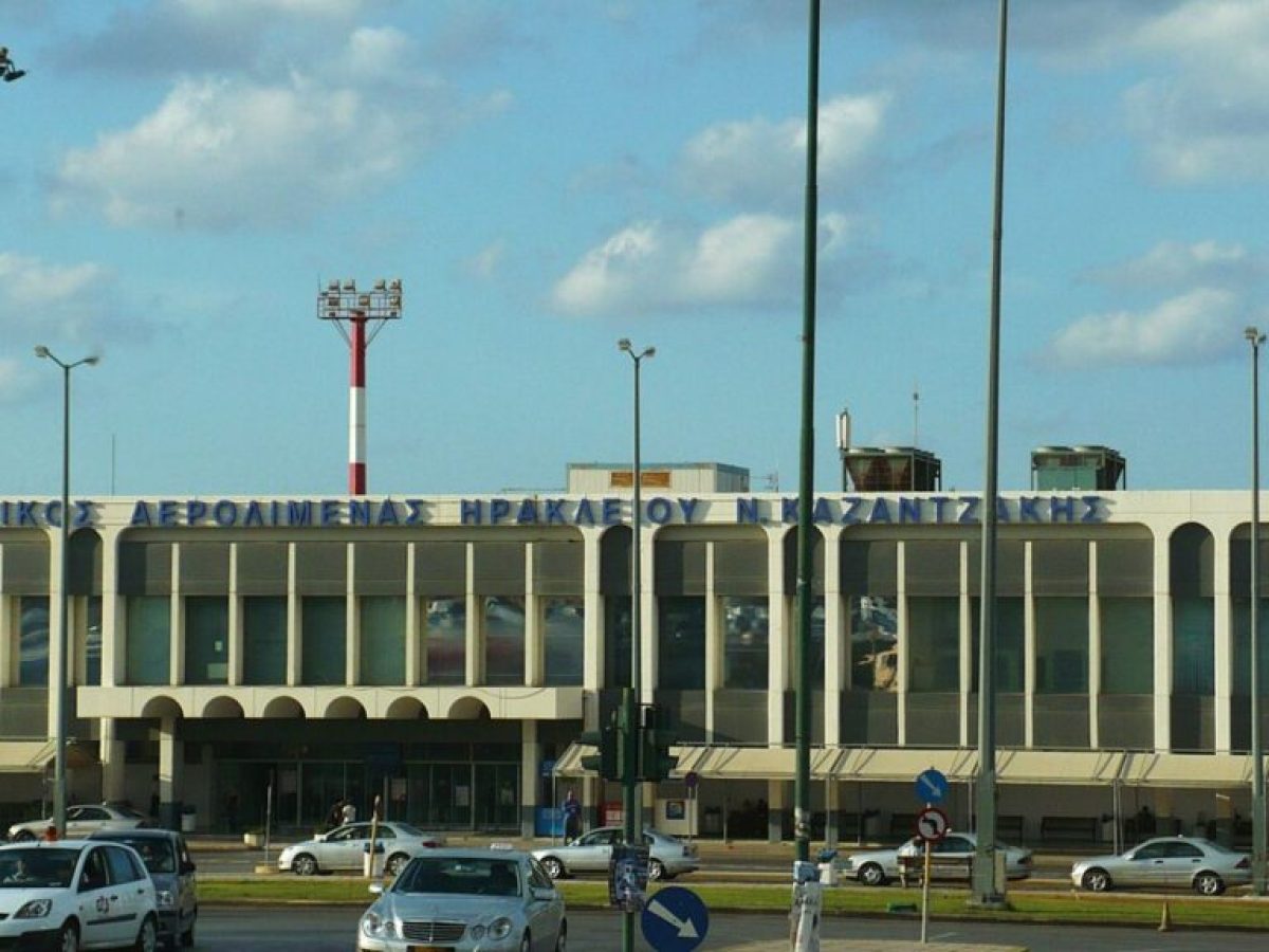 Αναστάτωση σε πτήση από Βρυξέλλες προς Ηράκλειο: Επιβάτης κατέβασε το παντελόνι του μπροστά σε αεροσυνοδό