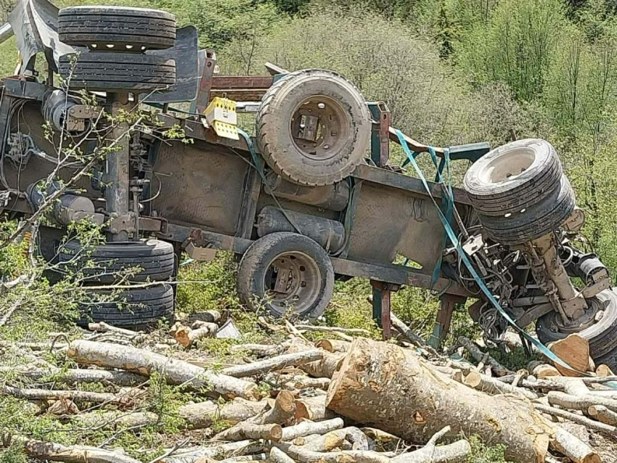 Ανατροπή φορτηγού στην Ακρινή Κοζάνης:  Τραγική κατάληξη για τον αγρότη που τραυματίστηκε από αυτοσχέδια «πιστόλα»