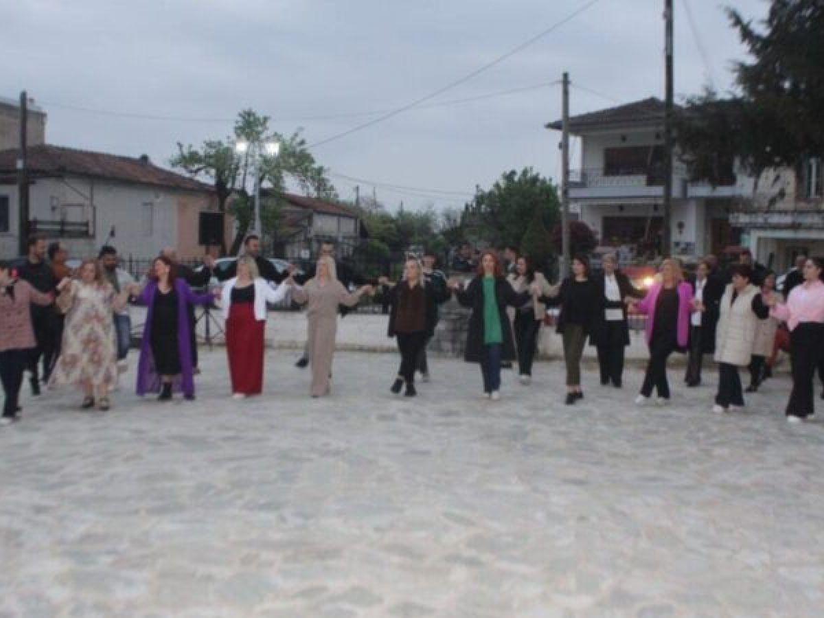 Αναβίωσαν Πασχαλιάτικα έθιμα στην Πηγή από νέους του χωριού