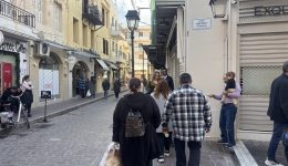 Αnikta-simera-ta-katastimata-sto