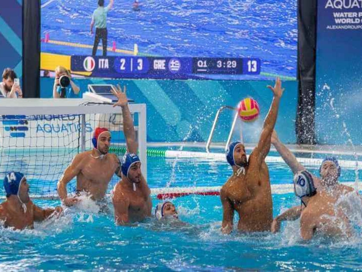 Ανώδυνη ήττα από την Ιταλία για την Εθνική πόλο στο κατάμεστο και πάλι κολυμβητήριο Αλεξανδρούπολης