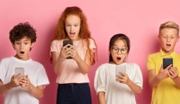 Αpagorefsi-Social-Media-gia-anilikous