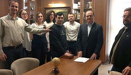 Αpo-to-fthinoporo-i-episimi-1