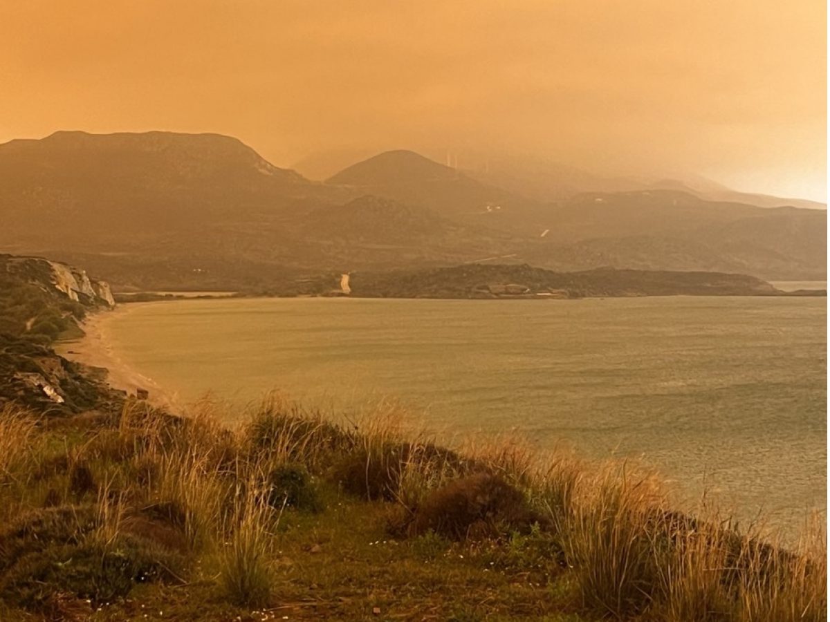 Απόκοσμες εικόνες στη Μήλο ! Αφρικανική σκόνη “σκέπασε” όλο το νησί (Photos)
