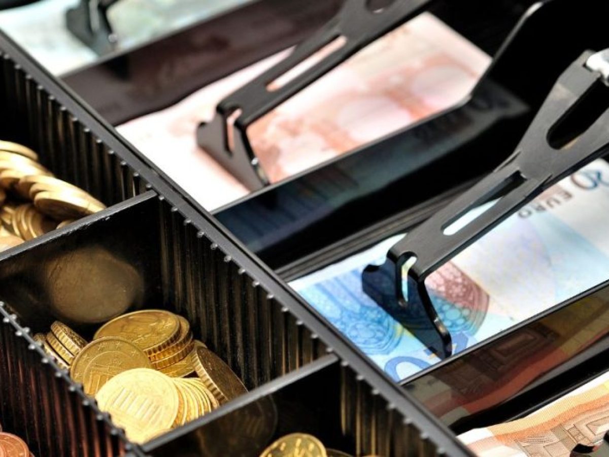 Αργείτης δούλευε σε μαγαζί και έβαζε χέρι στο ταμείο!