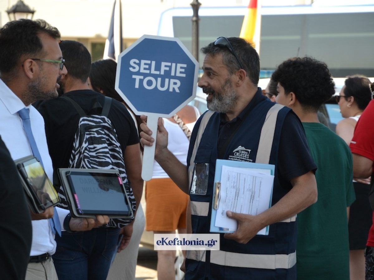 Αργοστόλι: Έντονη διαμαρτυρία των ταξί για «άγρα πελατών» στο λιμάνι