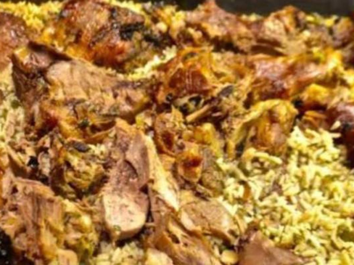 Αρνάκι κασπακ’νό από τη Λήμνο, με ρύζι και καλαθάκι