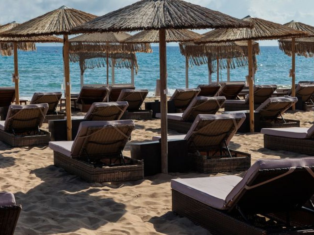 Ασφυκτική προθεσμία και αυξημένα κόστη για τις επιχειρήσεις της παραλίας