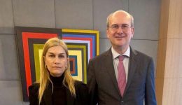 ΑthinΑ-sinantisi-tis-ifipourgou-metanastefsis-1